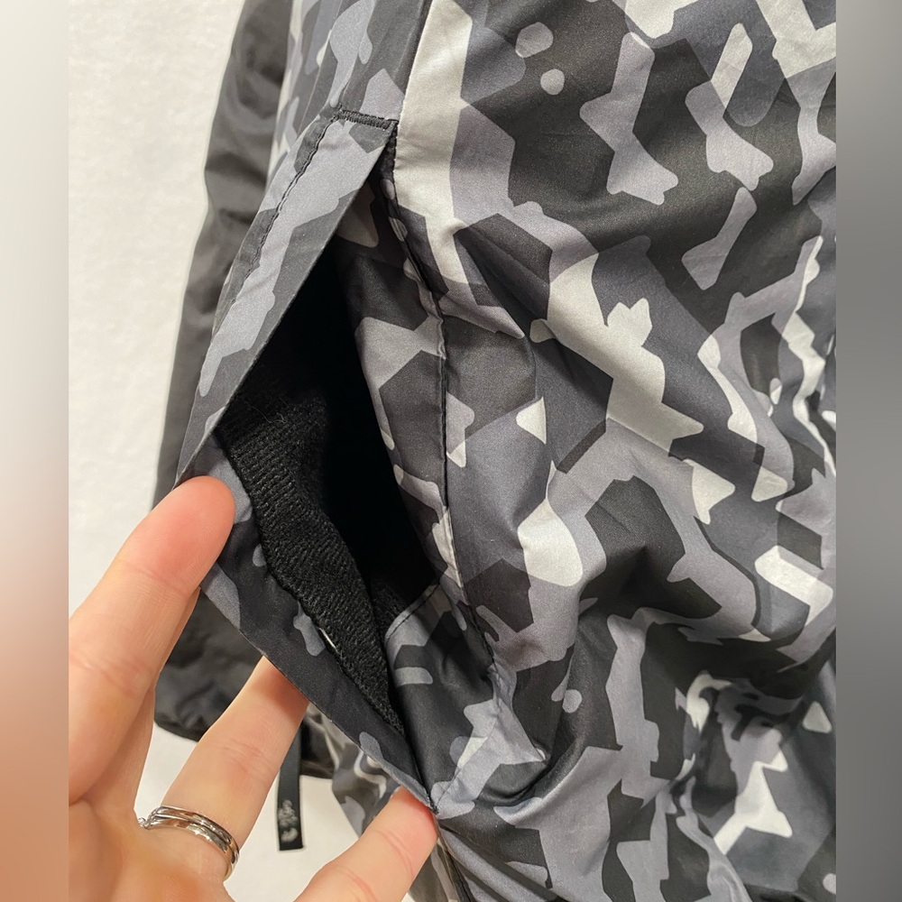 The North Face Black Neon Camo Reversible Puffer Jacket Boys XL Full Zip Coat - Picture 12 of 15